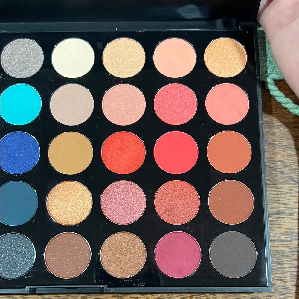 Morphe 35H Hot Spot Eyeshadow Palette - Picture 6 of 6